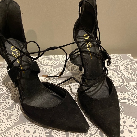 Black Lace Up Closed Toe Heels - Picture 4 of 4